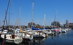 Holiday Inn Express & Suites Buffalo Airport By Ihg